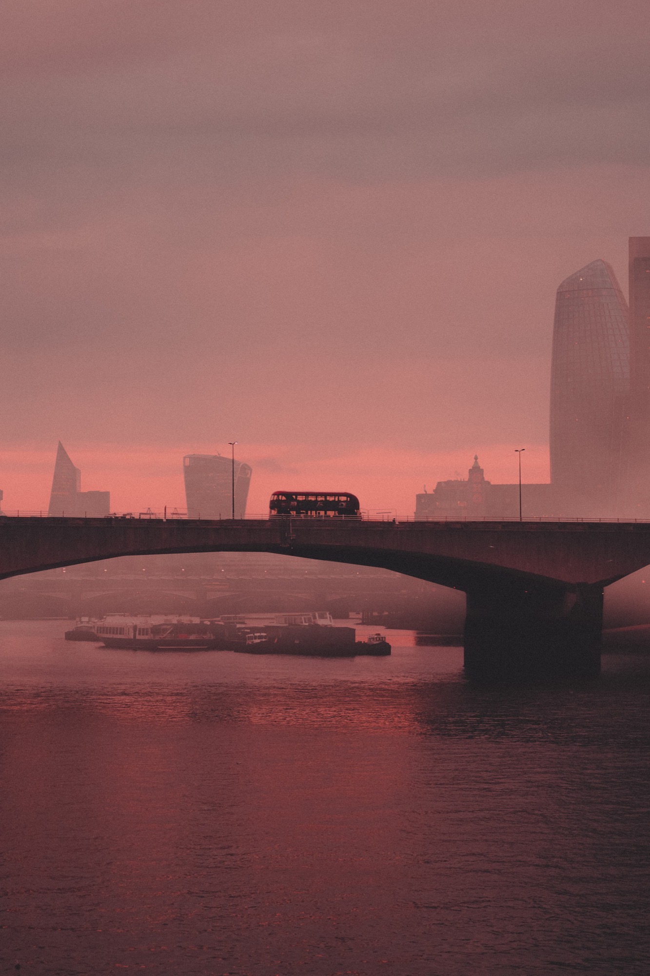 Cityscape photography - Waterloo Bridge red bus